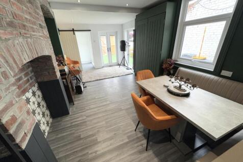 REAR RECEPTION ROOM