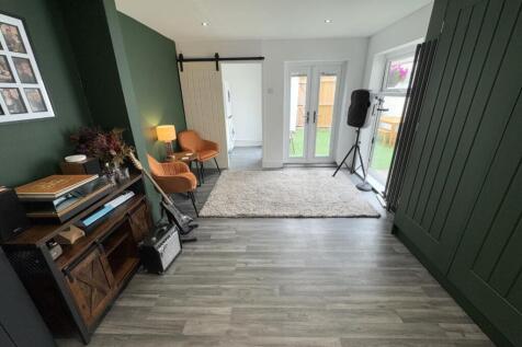 REAR RECEPTION ROOM