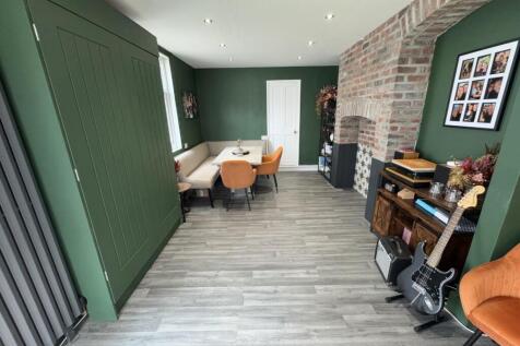 REAR RECEPTION ROOM