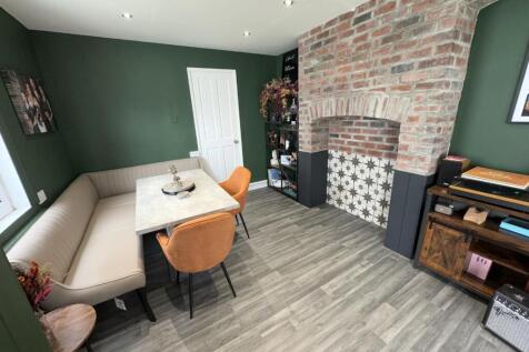 REAR RECEPTION ROOM