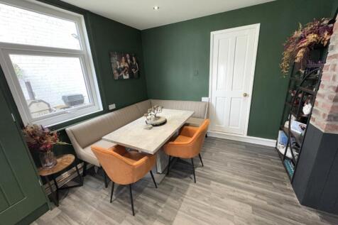 REAR RECEPTION ROOM