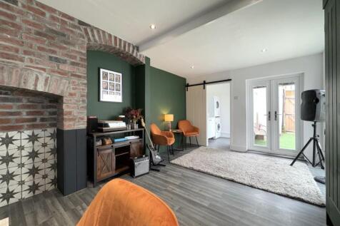 REAR RECEPTION ROOM