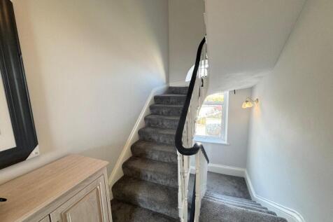 LANDING (FIRST FLOOR)