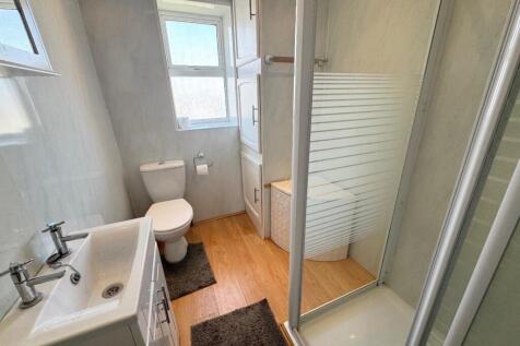 SHOWER ROOM (2ND FLOOR)