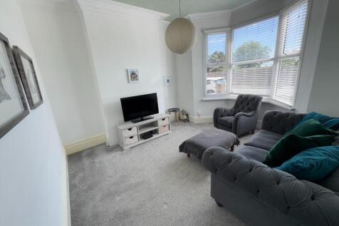 FRONT LOUNGE