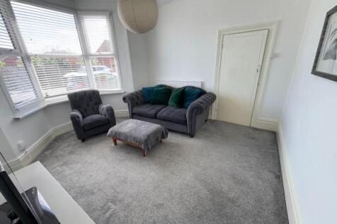 FRONT LOUNGE