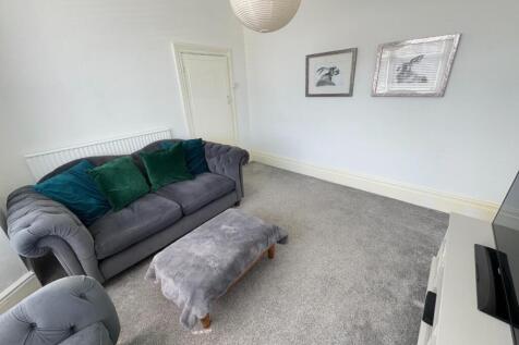 FRONT LOUNGE