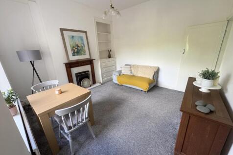 REAR RECEPTION ROOM