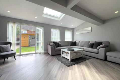 OPEN PLAN FAMILY/DINING ROOM