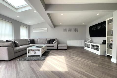 OPEN PLAN FAMILY/DINING ROOM