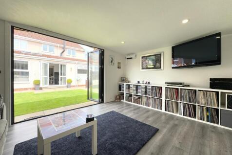GARDEN ROOM/SUMMERHOUSE