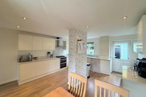 KITCHEN DINING AREA