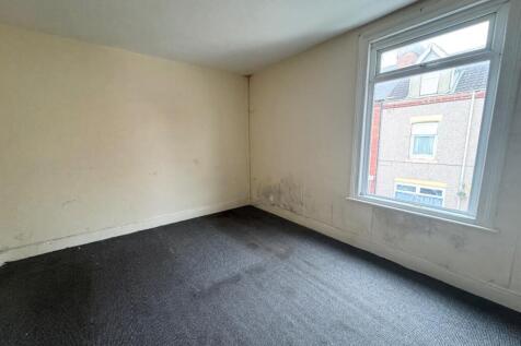 BEDROOM 1 (FRONT)