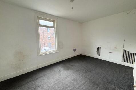 BEDROOM 2 (REAR)