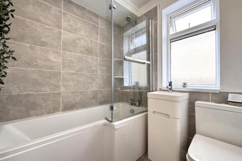 GROUND FLOOR BATHROOM