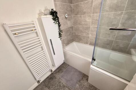 GROUND FLOOR BATHROOM