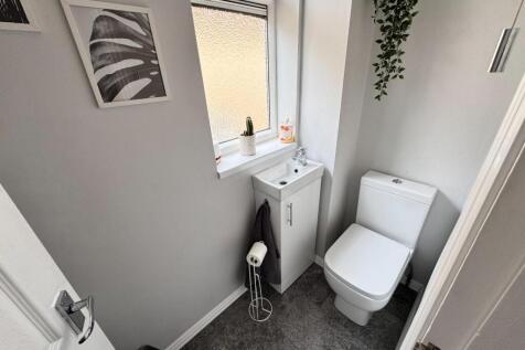 FIRST FLOOR WC