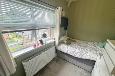 BEDROOM  (FRONT)