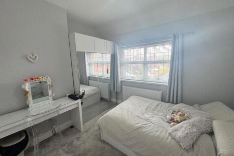 BEDROOM (REAR)