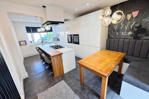KITCHEN/DINER/BREAKFAST ROOM