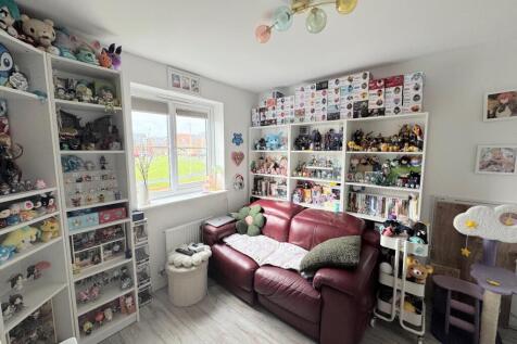 BEDROOM (FIRST FLOOR)