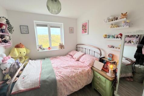 BEDROOM (FIRST FLOOR)