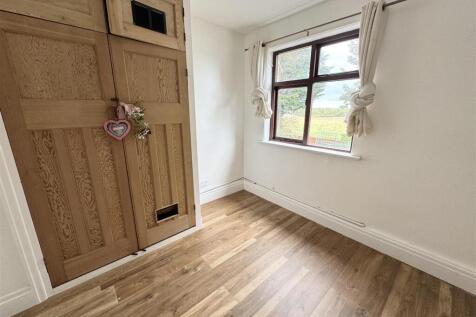 BEDROOM (REAR)