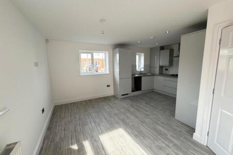 FAMILY / DINING/ KITCHEN