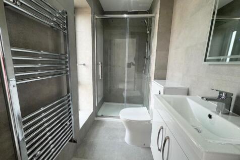 EN SUITE