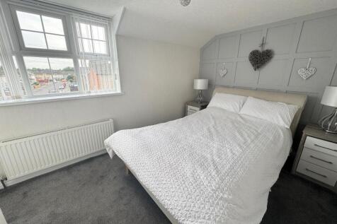 BEDROOM 1 (FRONT)