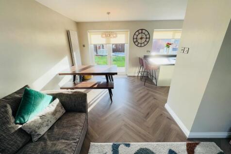 OPEN PLAN LOUNGE/DINING/KITCHEN