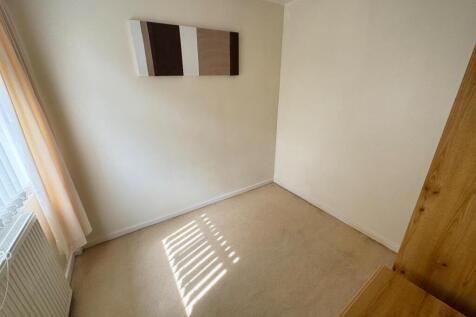 BEDROOM (REAR)