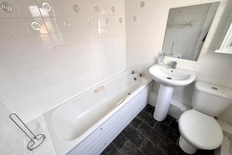 GROUND FLOOR BATHROOM