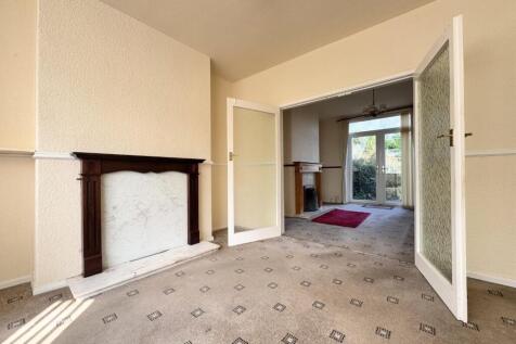 FRONT LOUNGE