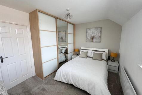 BEDROOM ( FRONT)