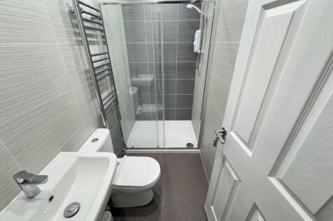GROUND FLOOR SHOWER ROOM