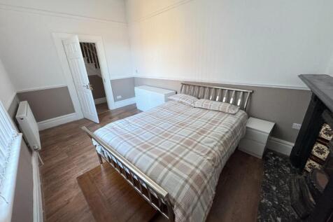 RECEPTION / GROUND FLOOR BEDROOM