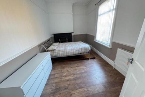 RECEPTION / GROUND FLOOR BEDROOM