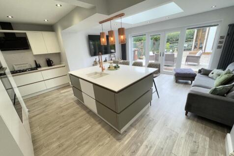 DINING KITCHEN FAMILY AREA