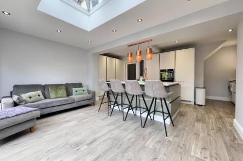 DINING KITCHEN FAMILY AREA