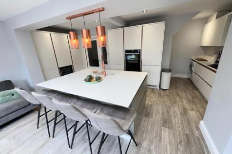DINING KITCHEN FAMILY AREA