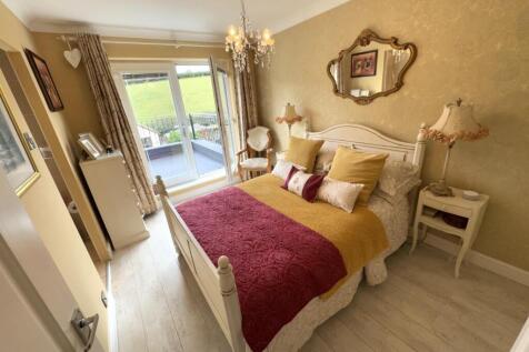 BEDROOM (REAR)