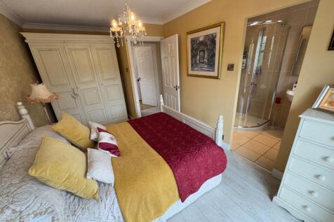 BEDROOM (REAR)