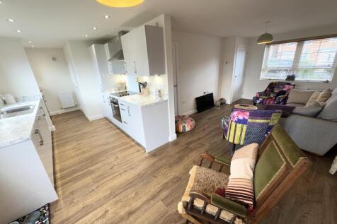 DINING INTO LOUNGE &amp; KITCHEN