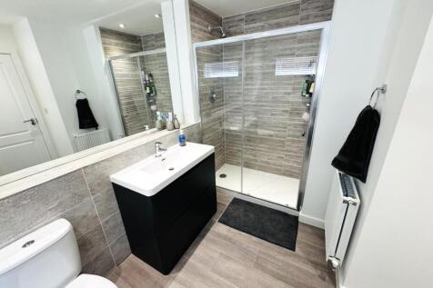 EN-SUITE TO BEDROOM ONE