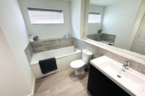 EN-SUITE TO BEDROOM ONE