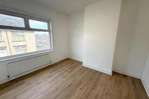 BEDROOM 1 (FRONT)