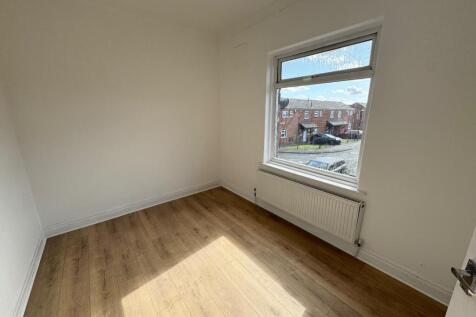 BEDROOM 2 (REAR)