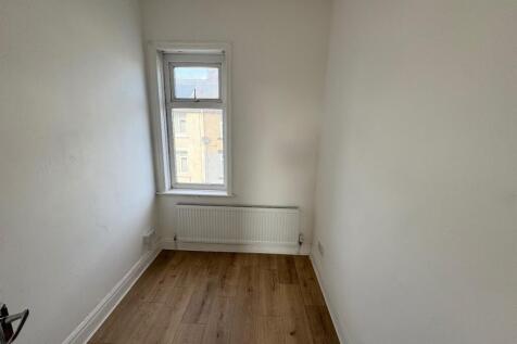 BEDROOM 3 (FRONT)