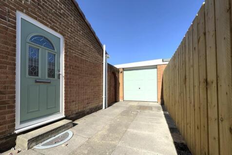 DRIVE &amp; GARAGE